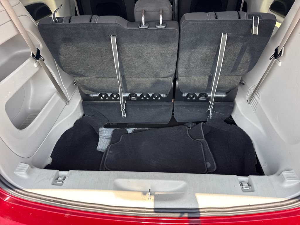 Used 2023 Chrysler Voyager LX FWD image 14