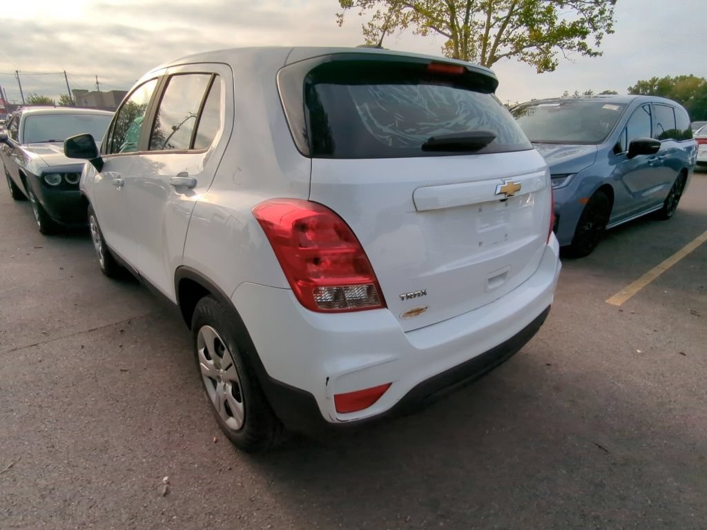 Used 2018 Chevrolet Trax LS FWD image 4