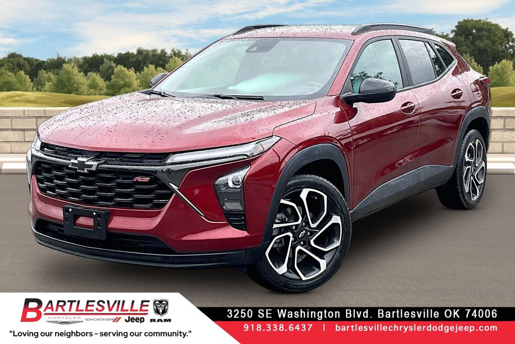 Used 2024 Chevrolet Trax RS w/ Sunroof Package FWD image 1
