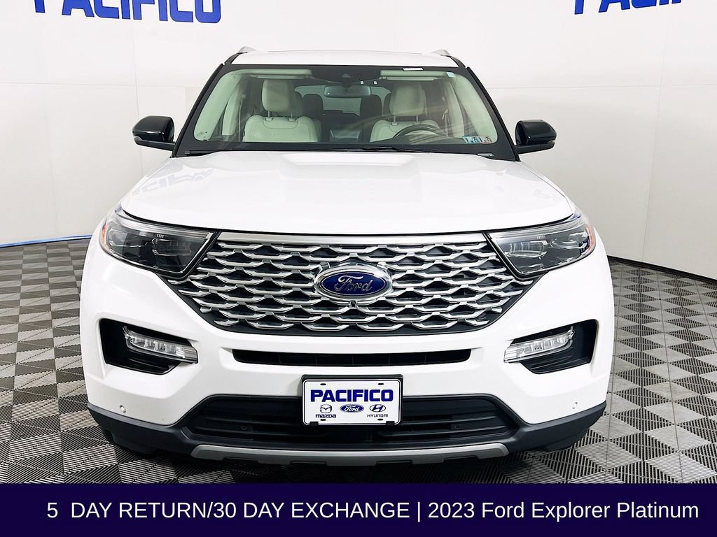 Used 2023 Ford Explorer Platinum w/ Technology Package AWD/4WD image 3