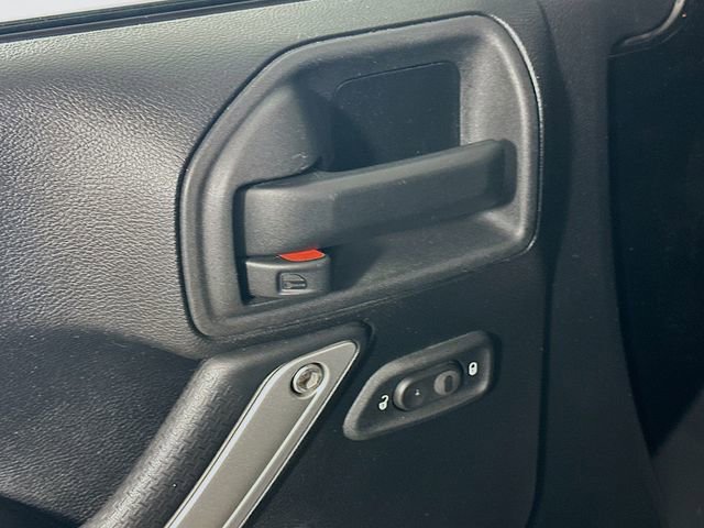 Used 2015 Jeep Wrangler Unlimited Sahara image 16