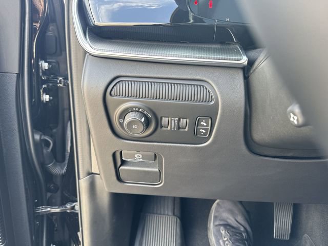Used 2024 Jeep Grand Wagoneer Series III w/ Rear Seat Video Group 1 AWD/4WD image 18