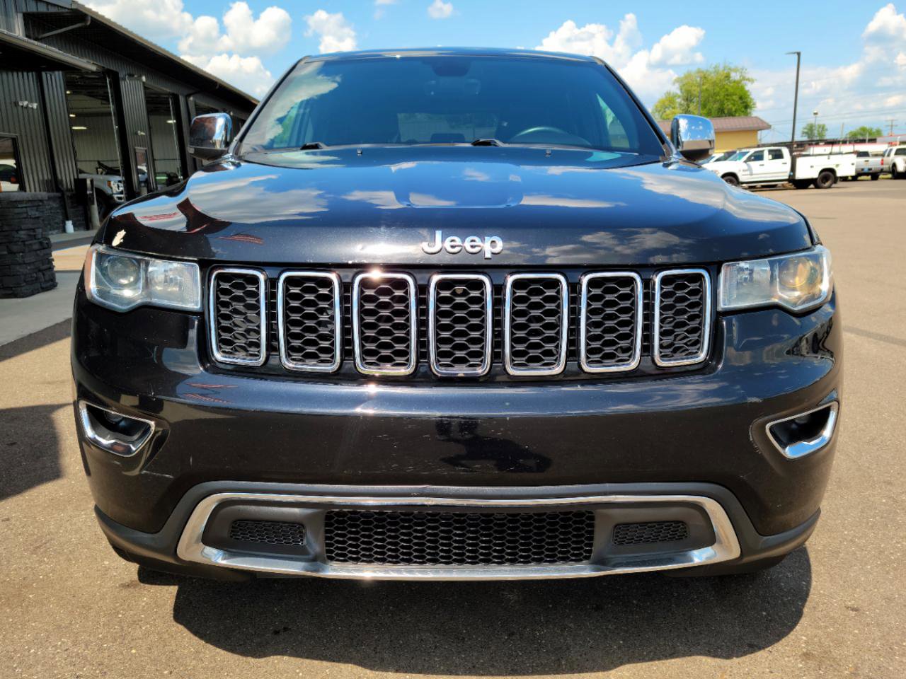 Used 2017 Jeep Grand Cherokee Limited AWD/4WD image 2