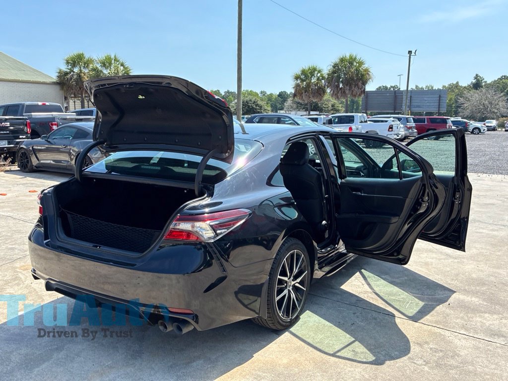 Used 2024 Toyota Camry SE FWD image 17