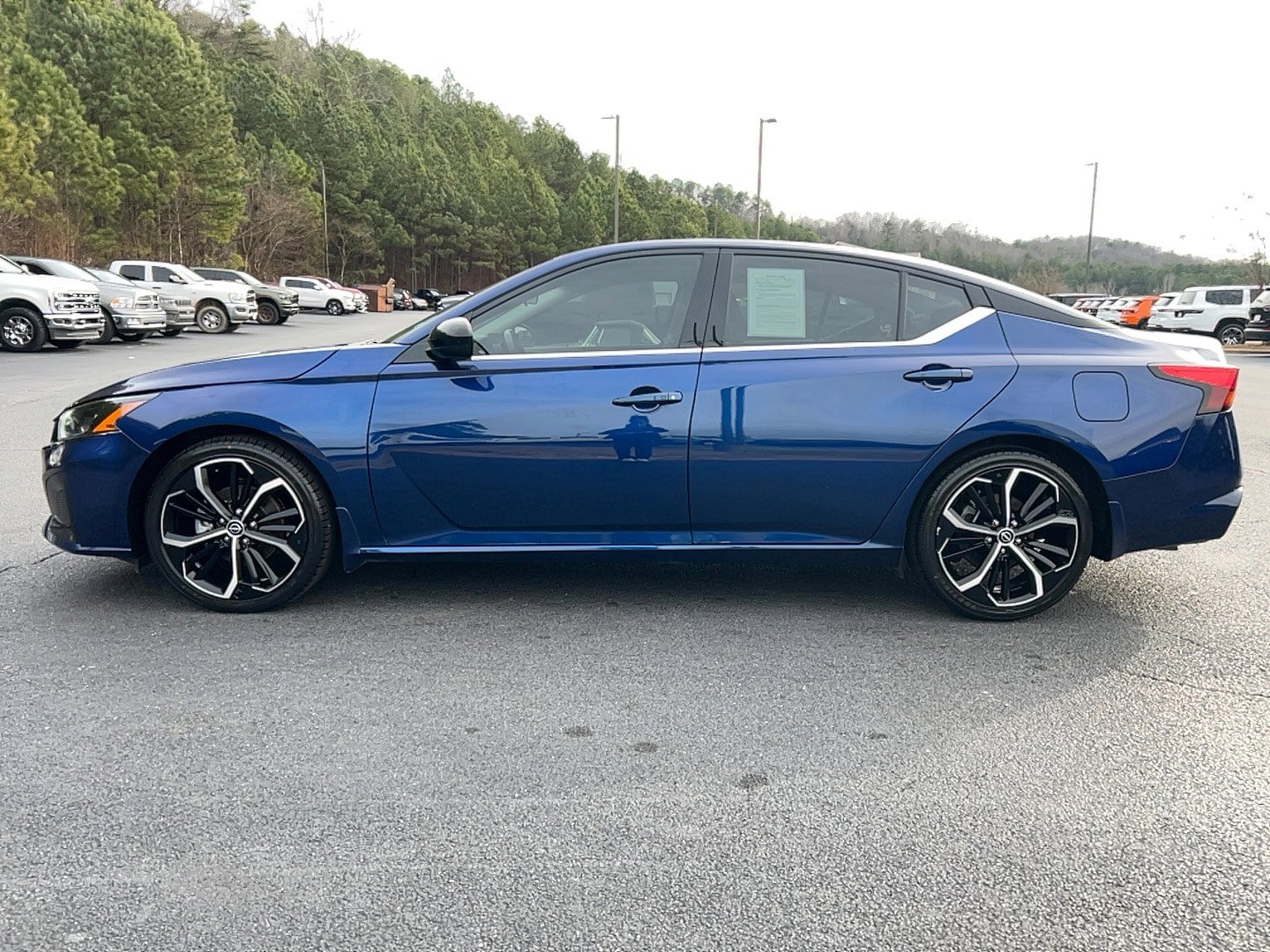 Used 2024 Nissan Altima 2.5 SR w/ SR Premium Package image 8