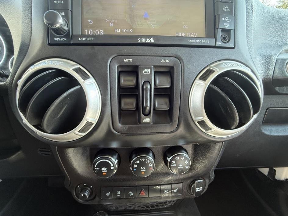 Used 2017 Jeep Wrangler Unlimited Rubicon w/ Connectivity Group image 26