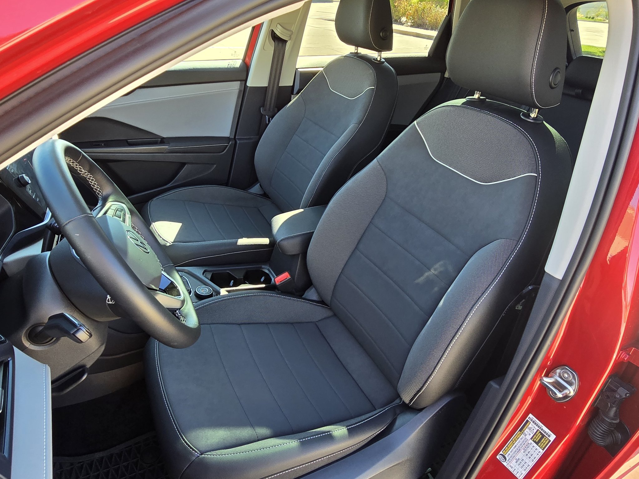 Used 2024 Volkswagen Taos SE w/ Panoramic Sunroof Package AWD/4WD image 14