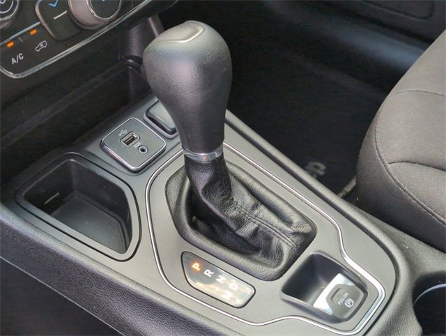 Used 2019 Jeep Cherokee Latitude w/ Popular Appearance Group image 15