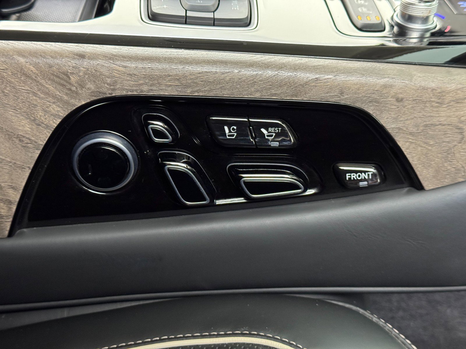 Used 2021 Genesis G90 5.0 Ultimate image 42