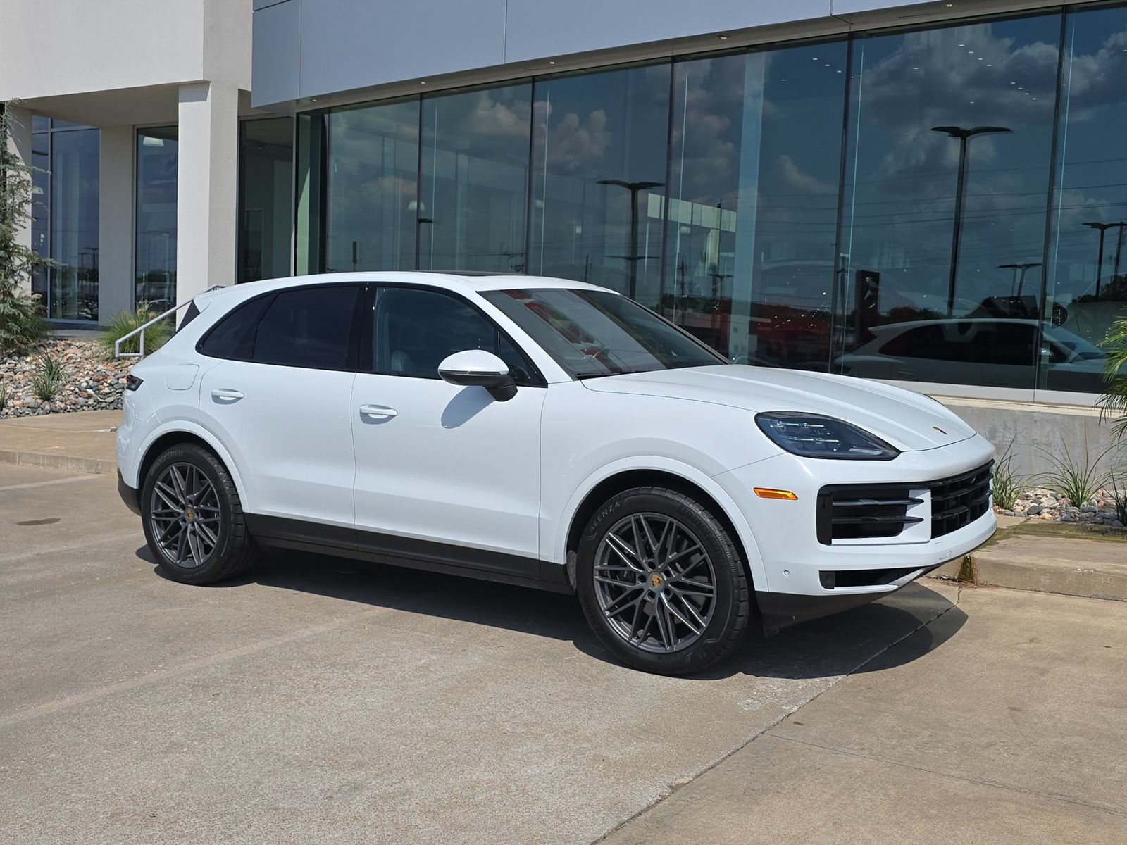 Used 2024 Porsche Cayenne AWD/4WD image 9