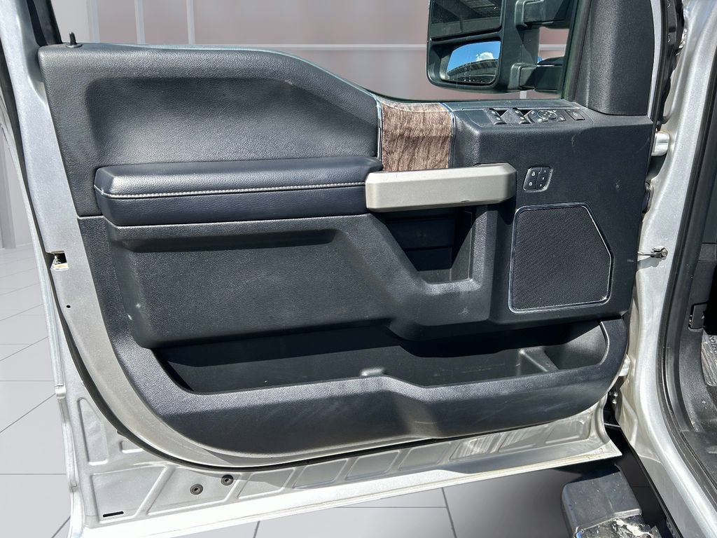 Used 2017 Ford F250 Lariat w/ Lariat Ultimate Package AWD/4WD image 29