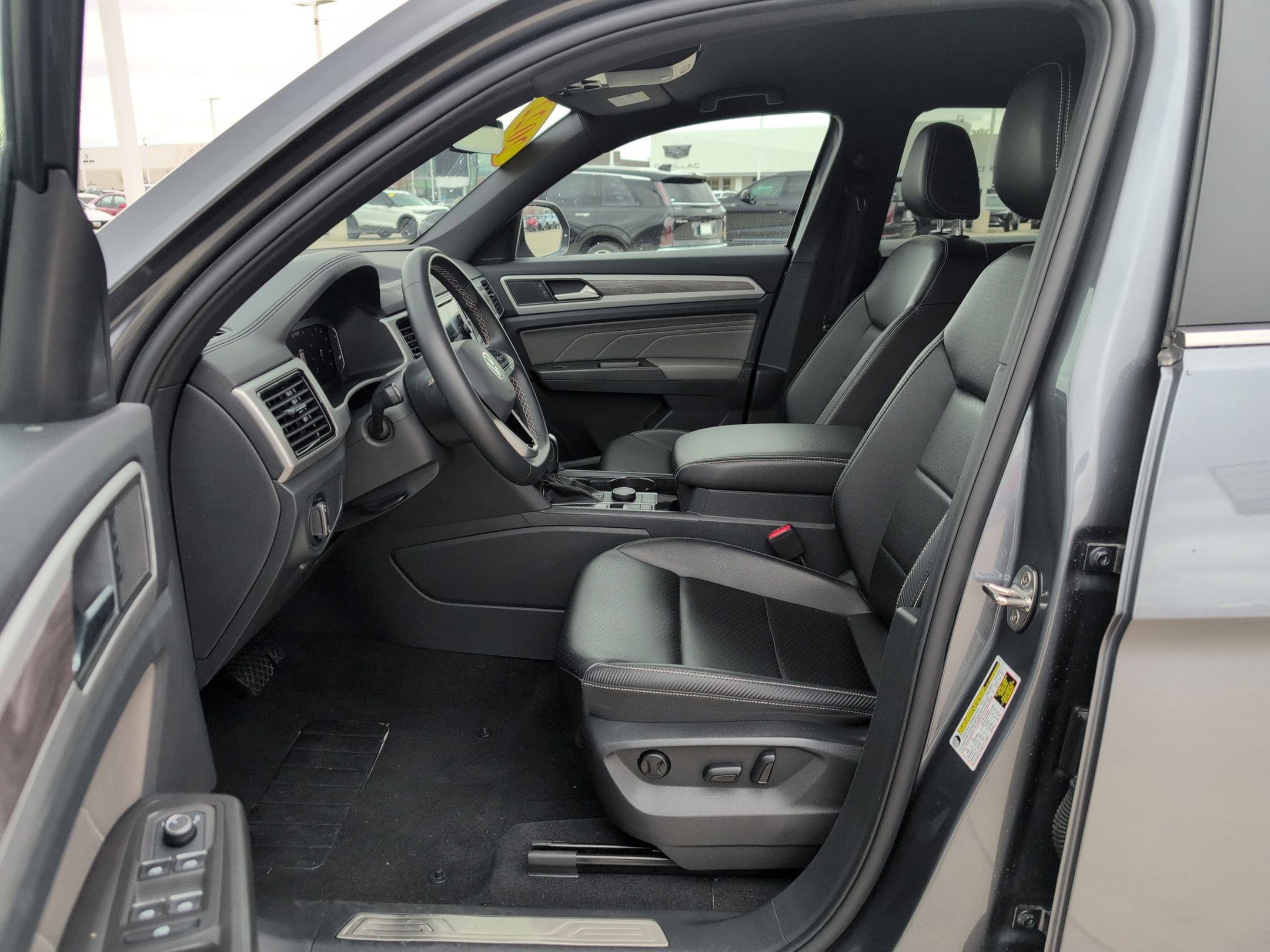 Used 2022 Volkswagen Atlas Cross Sport SE image 25