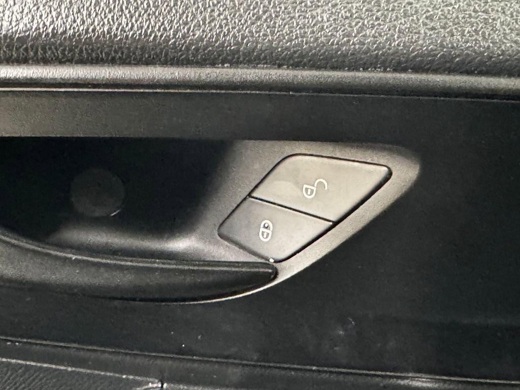 Used 2018 Mercedes-Benz Metris Passenger image 28