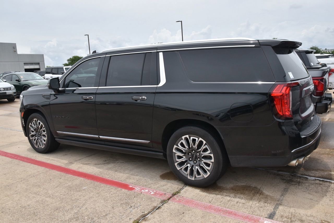 Used 2023 GMC Yukon XL Denali Ultimate w/ LPO, Floor Liner Package AWD/4WD image 8