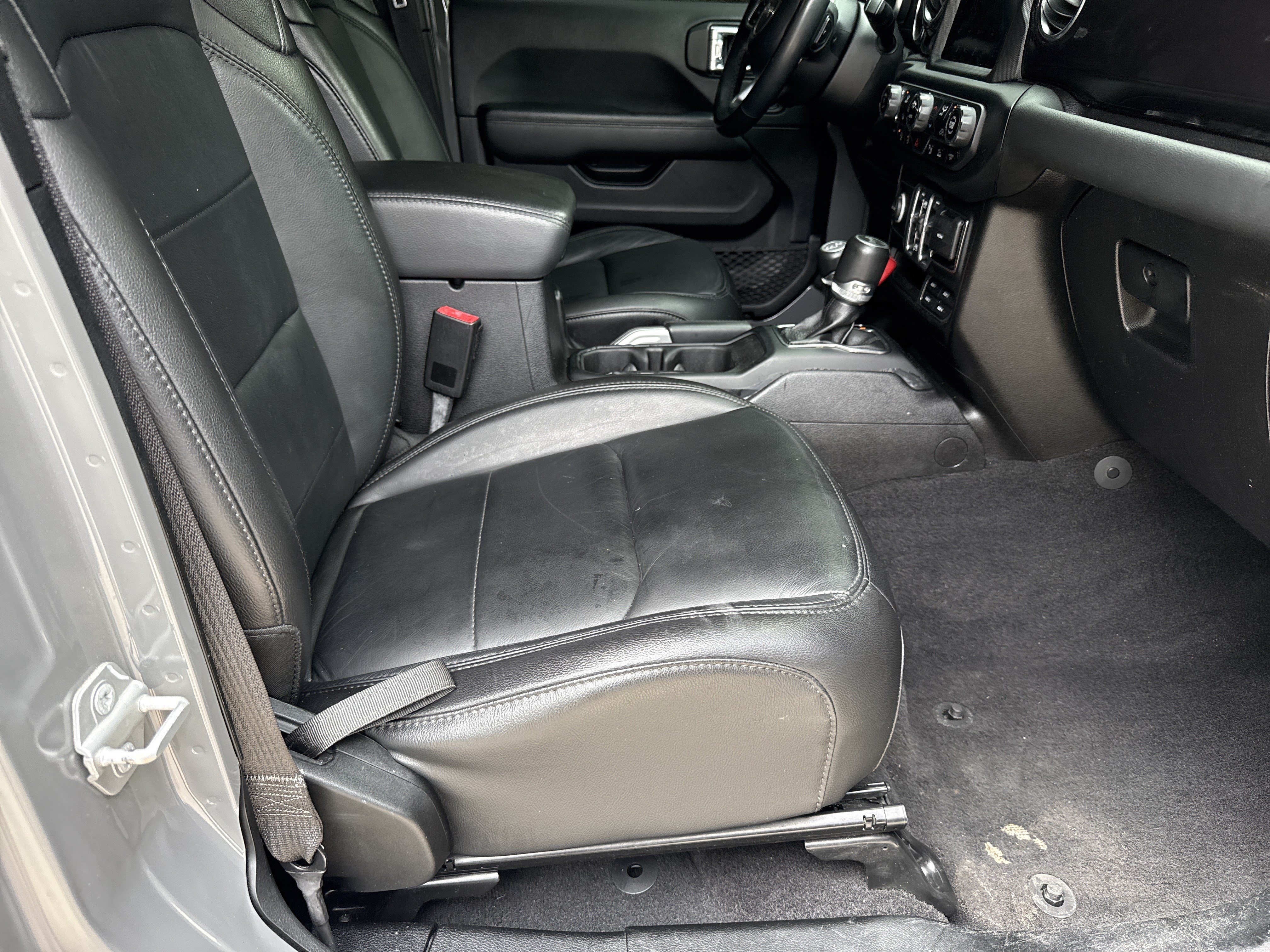 Used 2021 Jeep Wrangler Unlimited Sahara AWD/4WD image 13