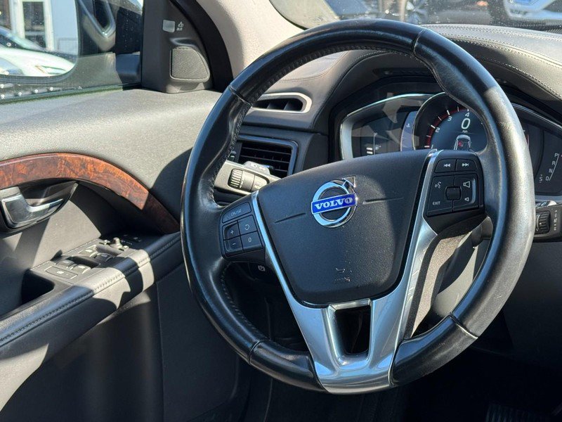 Used 2016 Volvo XC70 T5 Premier w/ Proximity Package image 13