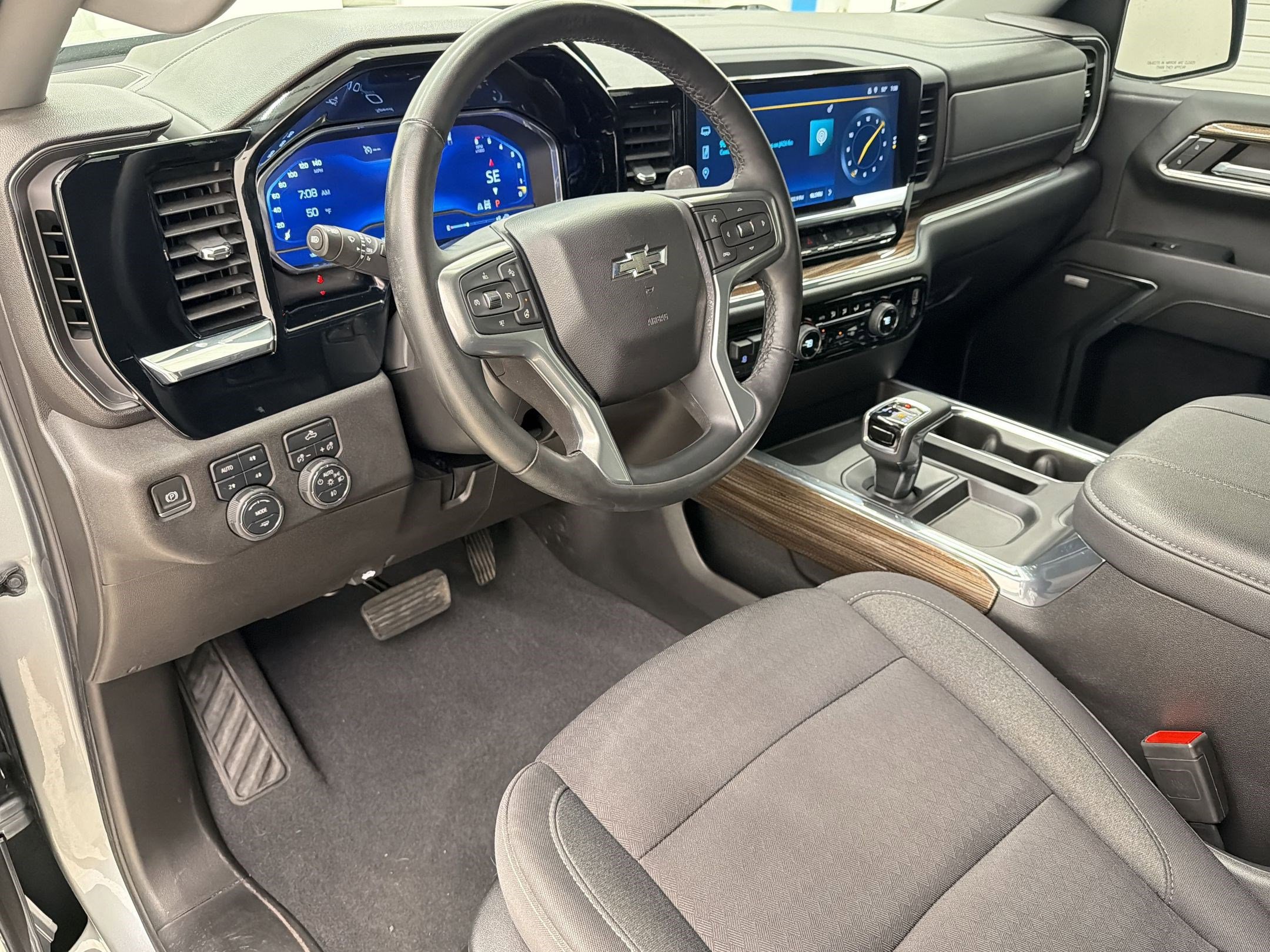 Used 2023 Chevrolet Silverado 1500 RST AWD/4WD image 4