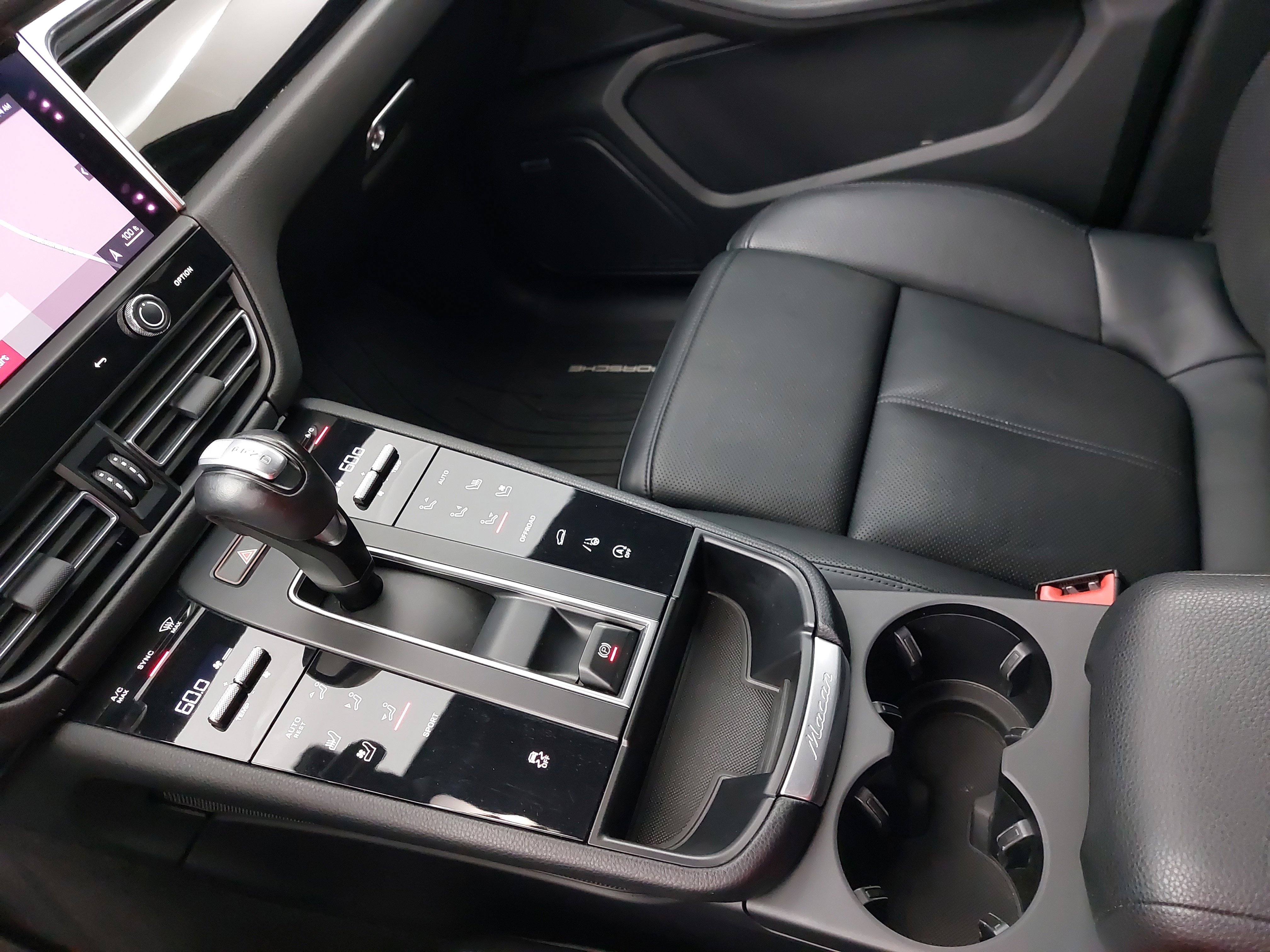 Used 2023 Porsche Macan image 26