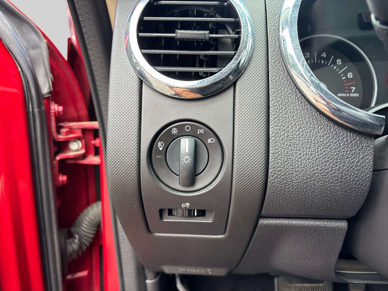 Used 2010 Ford Explorer XLT AWD/4WD image 19