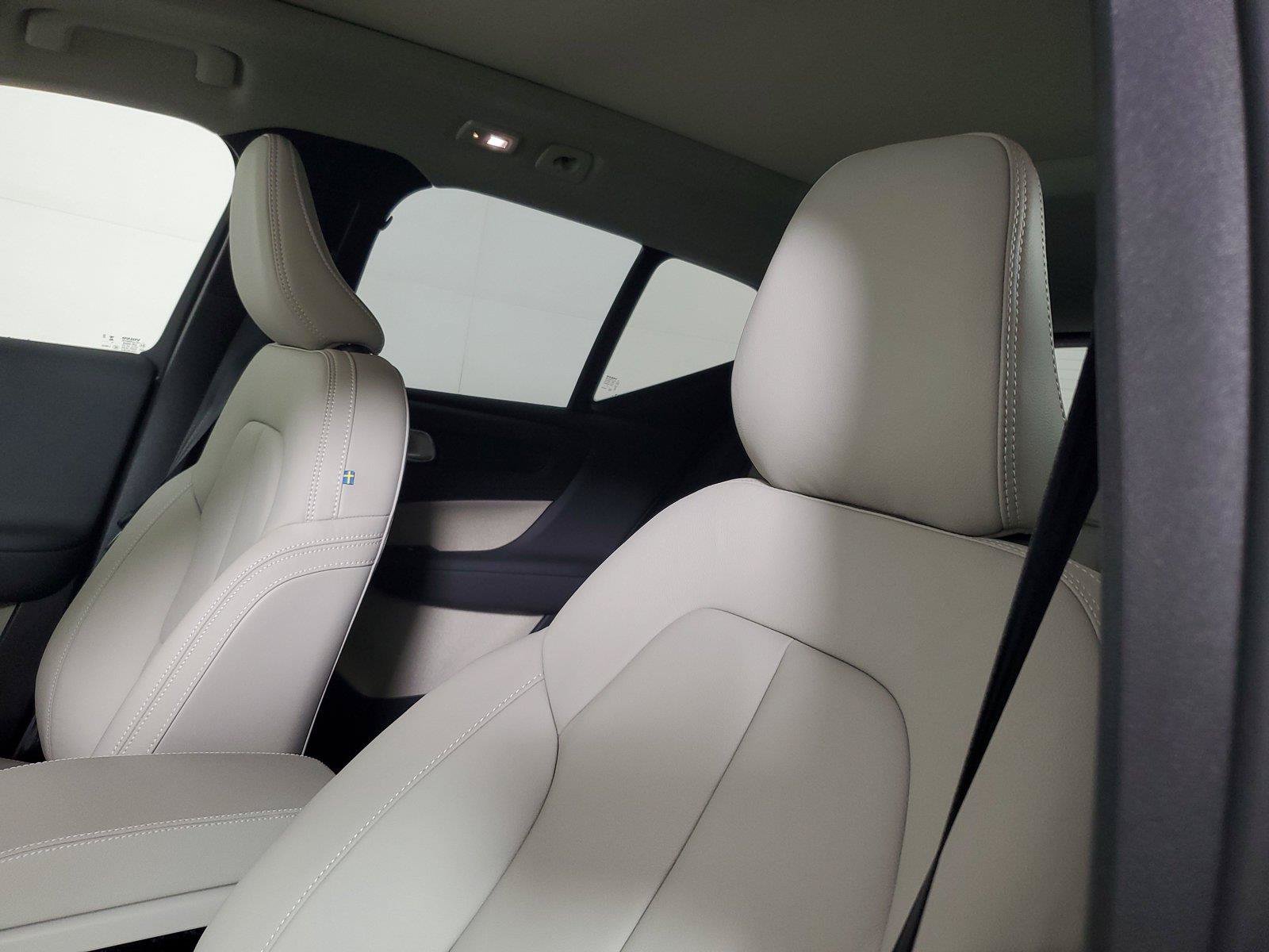 New 2026 Volvo XC40 B4 Plus w/ Protection Package Premier FWD image 23