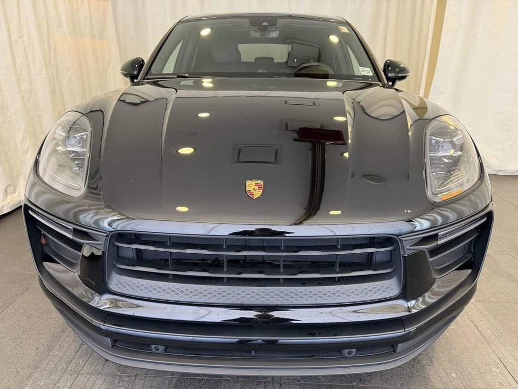 Certified 2022 Porsche Macan image 6