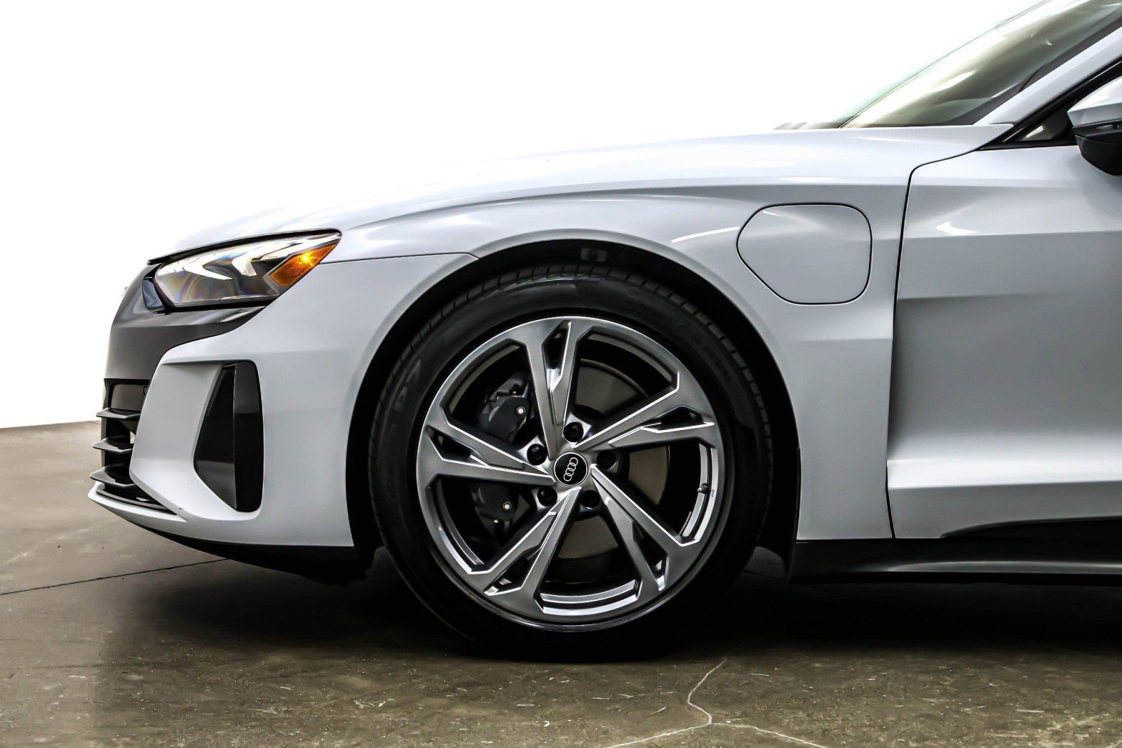 Used 2024 Audi e-tron GT Premium Plus image 10