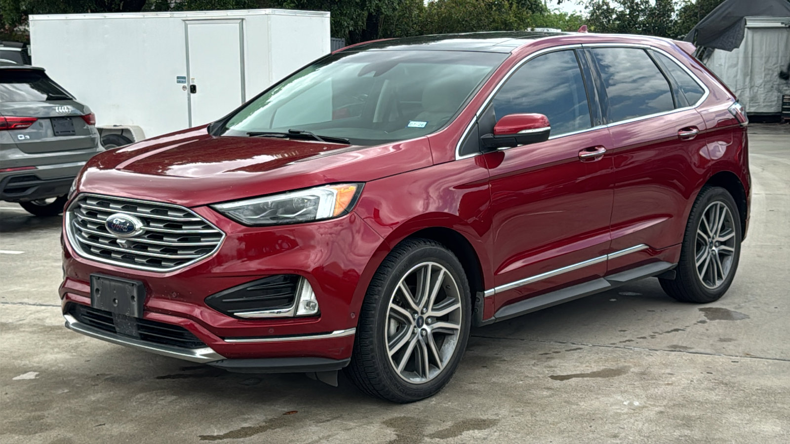 Used 2019 Ford Edge Titanium w/ Equipment Group 301A FWD image 3