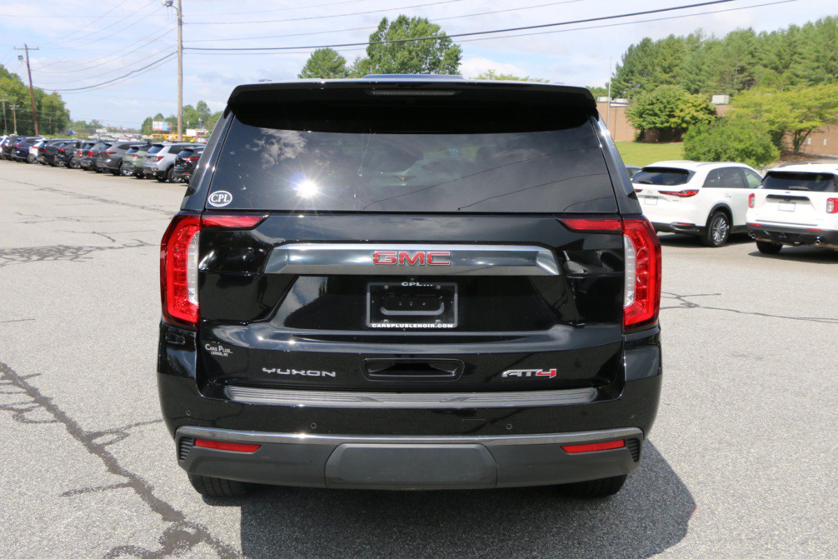 Used 2024 GMC Yukon AT4 w/ Technology Package AWD/4WD image 4
