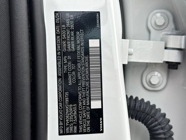 Certified 2025 Volvo V90 B6 Cross Country Plus AWD/4WD image 32