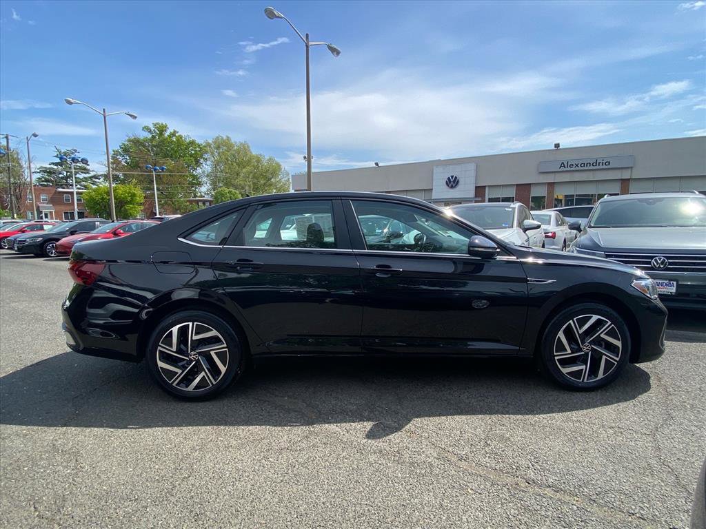 Certified 2023 Volkswagen Jetta SEL image 2