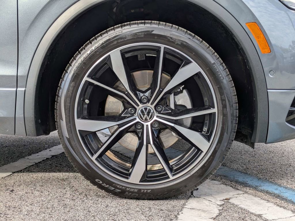 Certified 2023 Volkswagen Tiguan SEL R-Line image 11