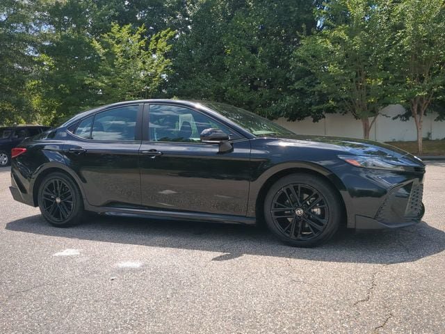 Used 2025 Toyota Camry SE FWD image 2