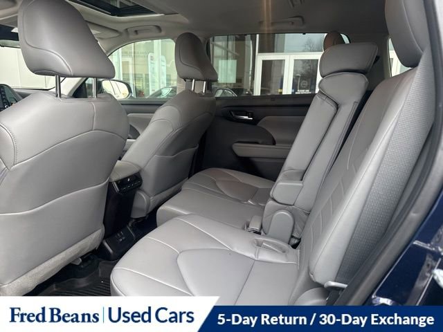 Used 2022 Toyota Highlander XLE image 18