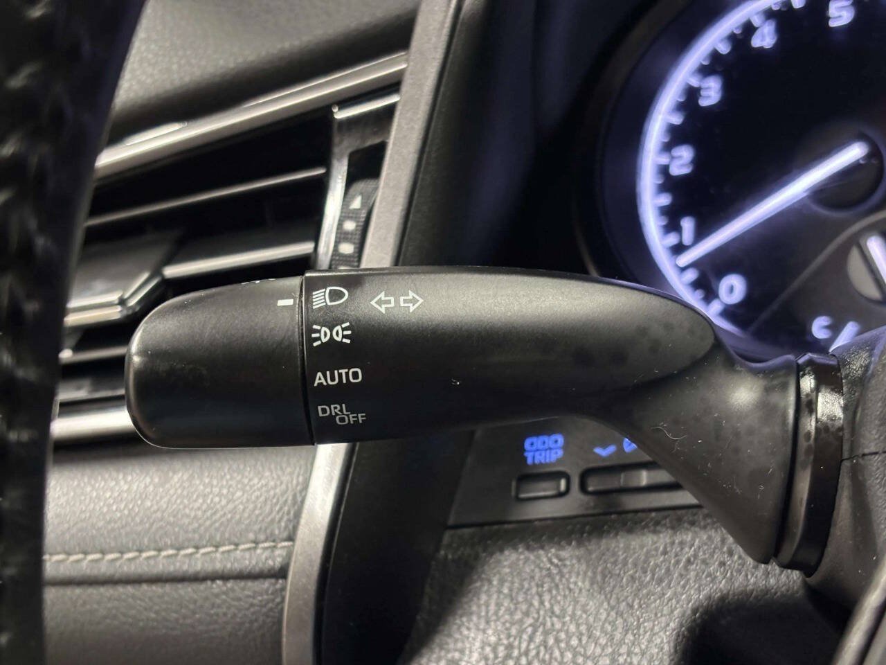 Used 2021 Toyota Camry SE FWD image 29