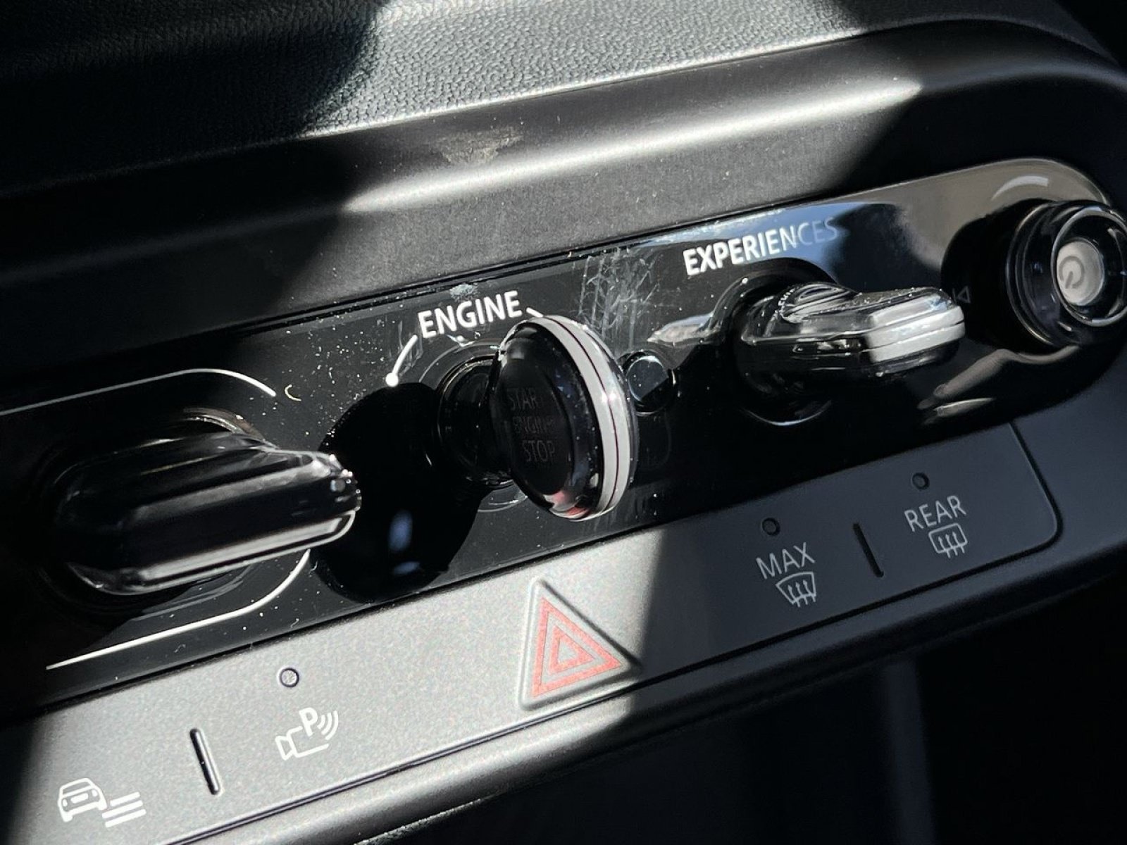 New 2025 MINI Cooper 2-Door Hardtop FWD image 31