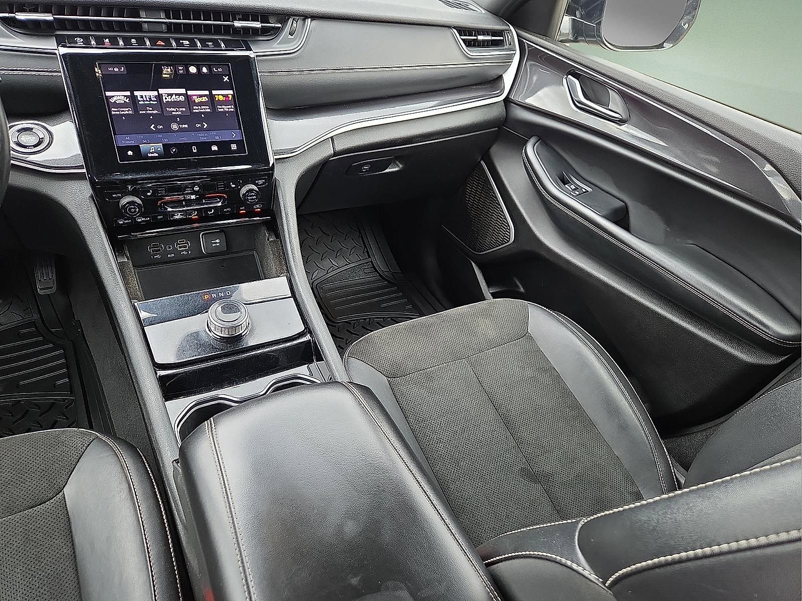 Used 2021 Jeep Grand Cherokee L Laredo image 13