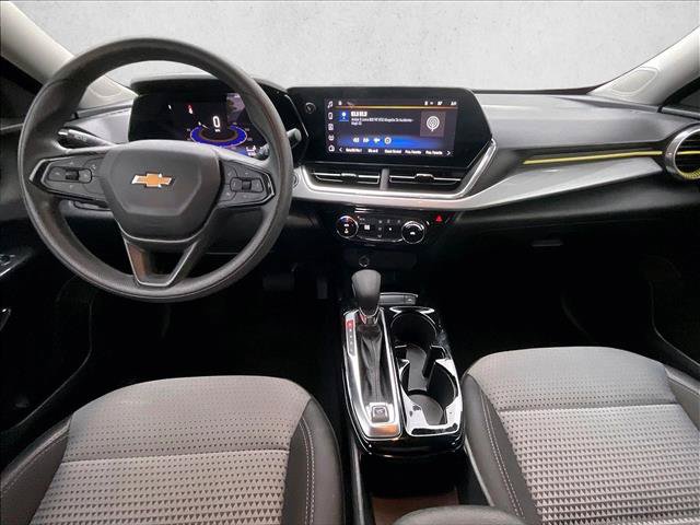 Used 2025 Chevrolet Trax LT FWD image 16