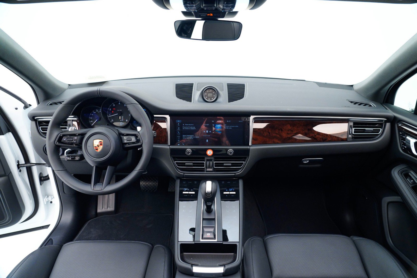 New 2026 Porsche Macan image 17