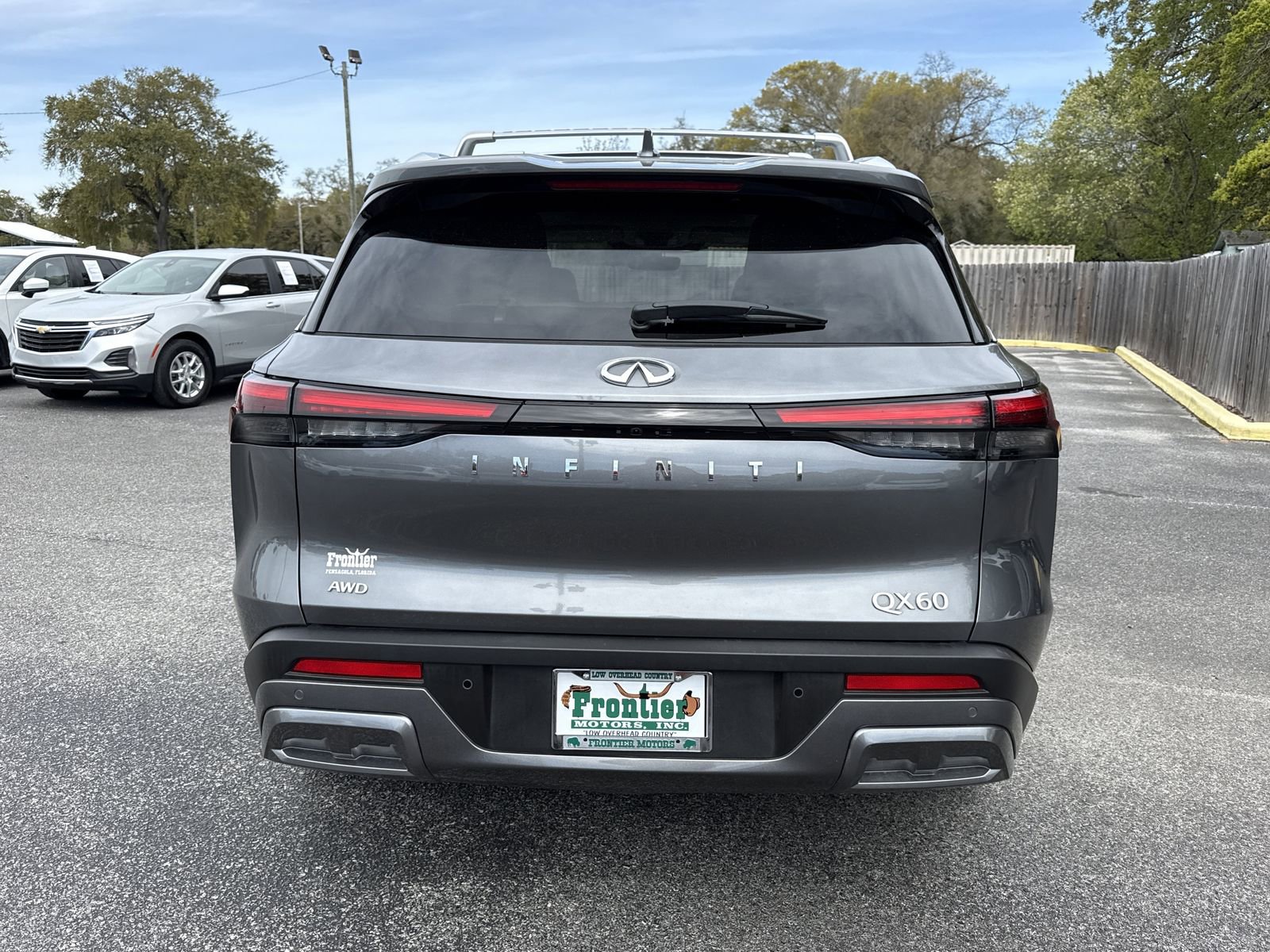 Used 2025 INFINITI QX60 Sensory image 4