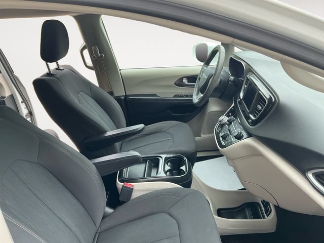 Used 2018 Chrysler Pacifica Touring Plus FWD image 15