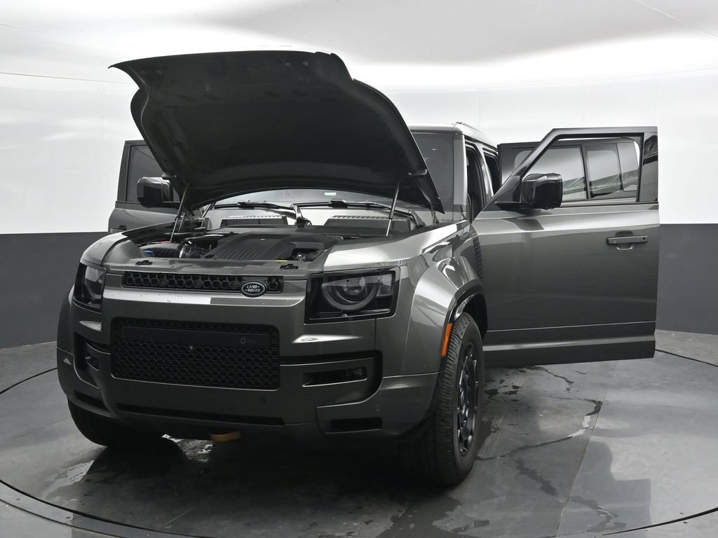 Used 2025 Land Rover Defender 110 AWD/4WD image 48