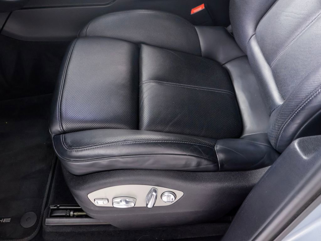 Certified 2024 Porsche Macan w/ Premium Plus Package image 15