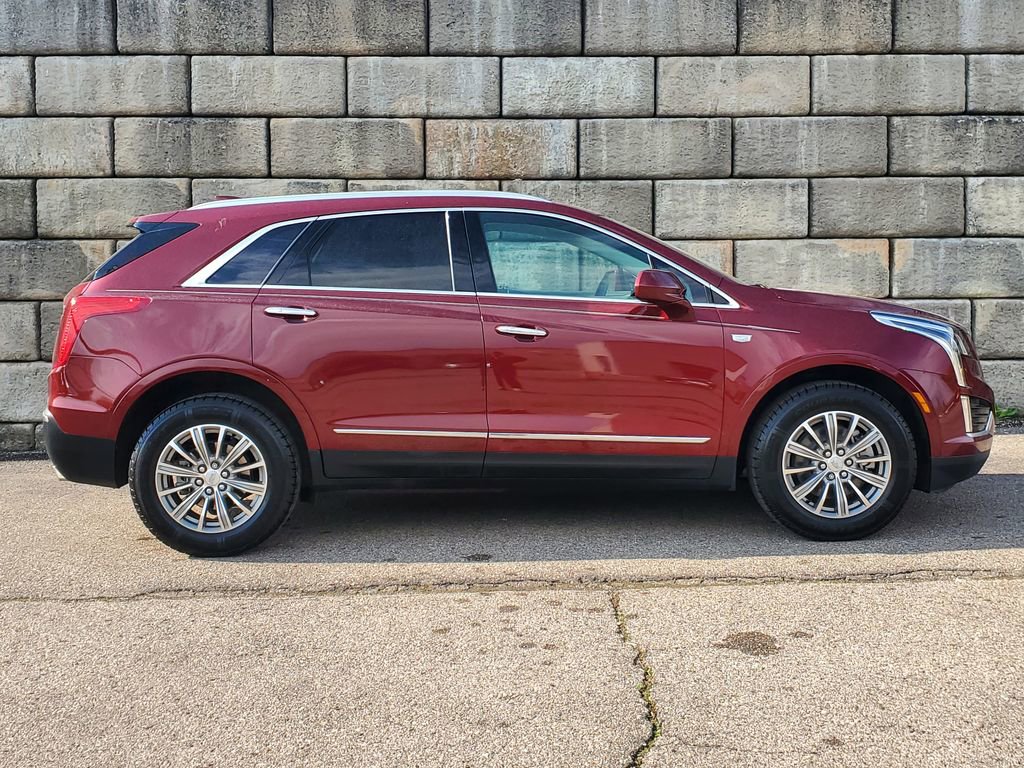 Used 2017 Cadillac XT5 Luxury w/ Driver Awareness Package FWD image 3