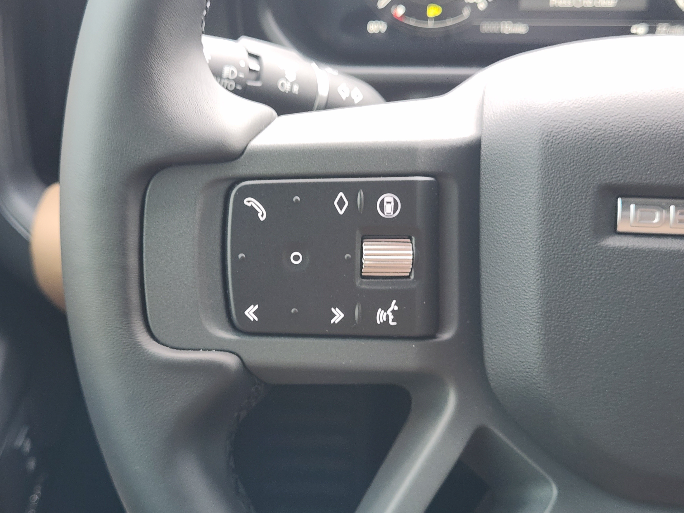 New 2026 Land Rover Defender 110 X-Dynamic SE AWD/4WD image 24
