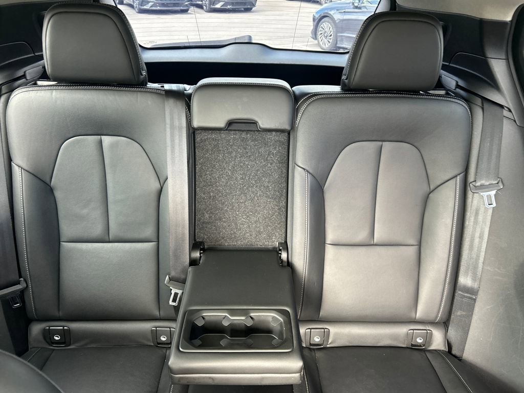 Used 2019 Volvo XC40 T5 Momentum image 27