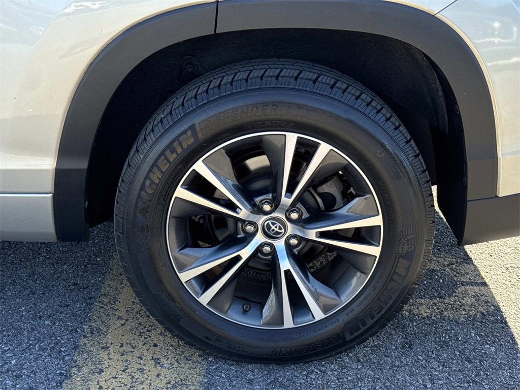 Used 2016 Toyota Highlander XLE image 9