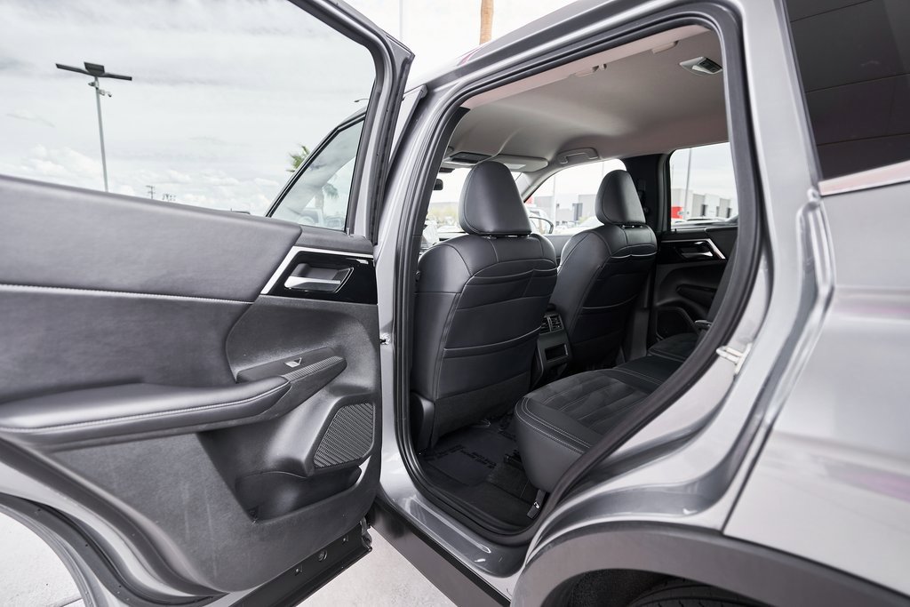 Used 2024 Mitsubishi Outlander SE image 17