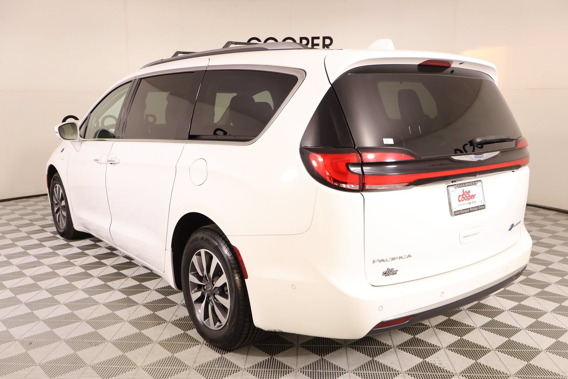 Used 2021 Chrysler Pacifica Touring-L FWD image 24