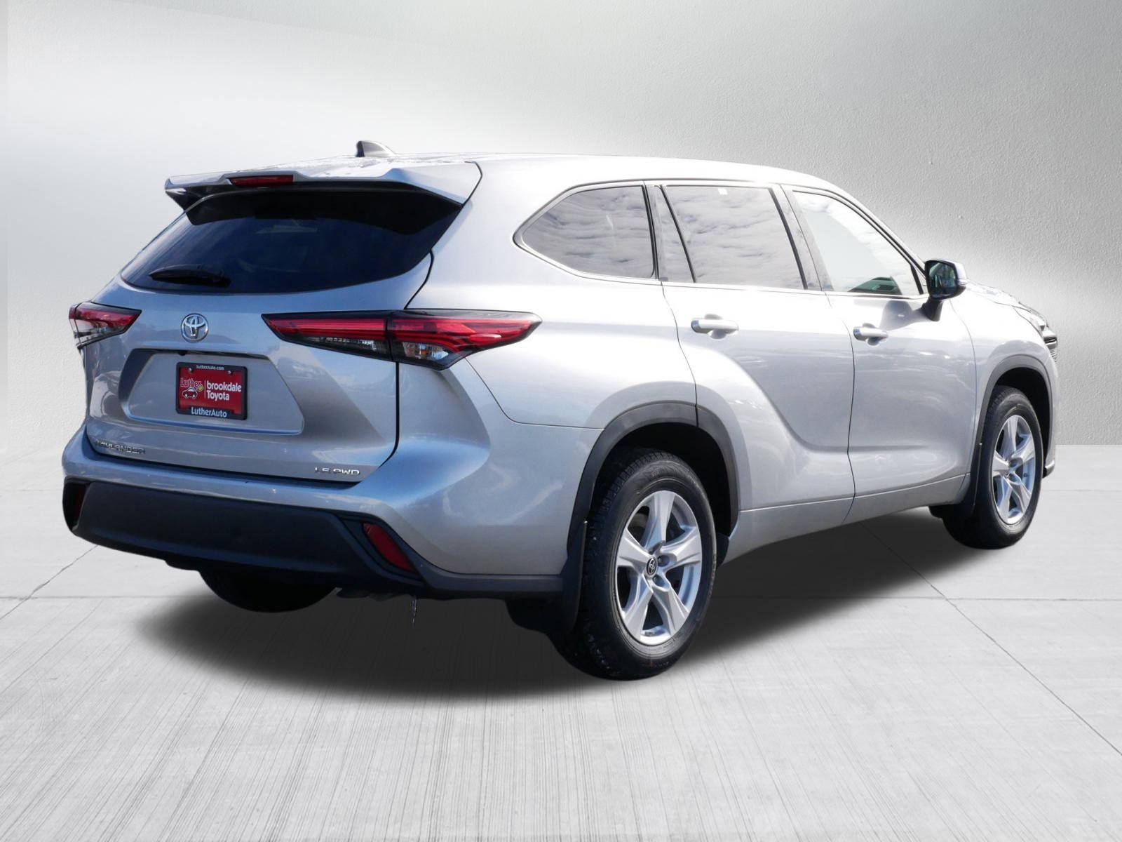 Used 2022 Toyota Highlander LE image 7