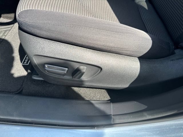 Used 2021 Toyota Highlander LE FWD image 19